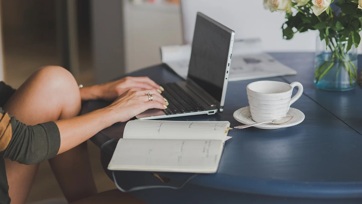 side hustle con poco dinero: ejemplo visual de uso cotidiano